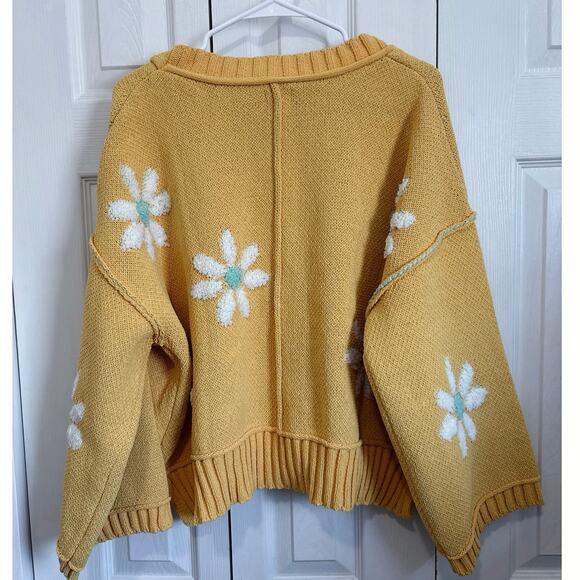 Pol Yellow Daisy V-Neck Oversized Soft Cardigan Size Medium - Picture 4 of 6